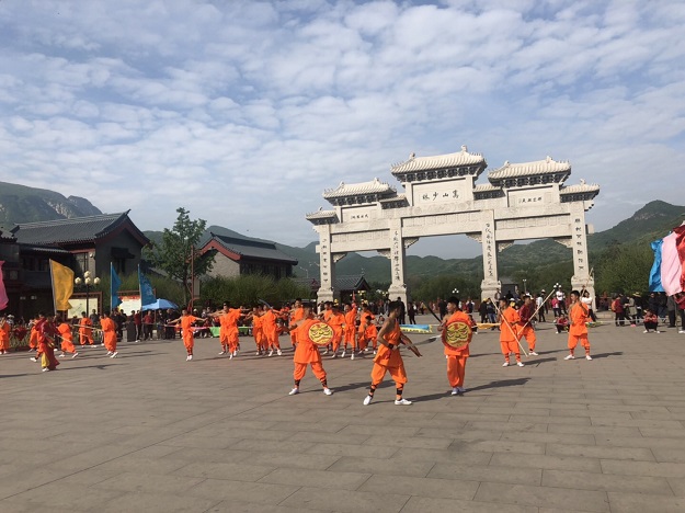 高舉五四旗幟 勇?lián)l(fā)展重任 ——金陵建工集團五四青年節(jié)活動