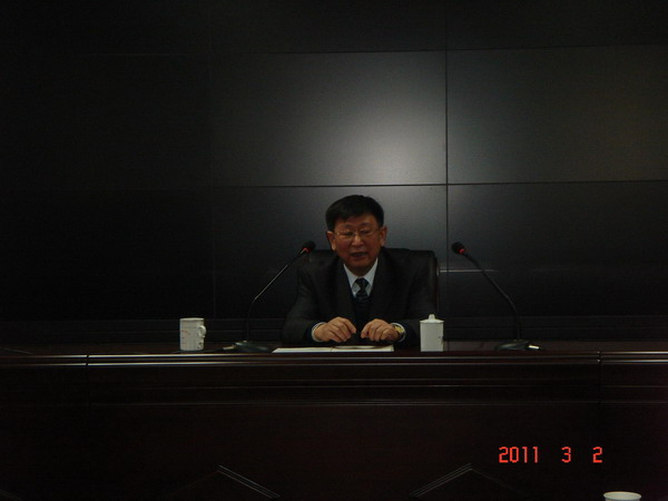 集團(tuán)董事席華武總經(jīng)理、王重樂副總經(jīng)理，集團(tuán)書記張正山親臨培訓(xùn)現(xiàn)場(chǎng)為大家授課