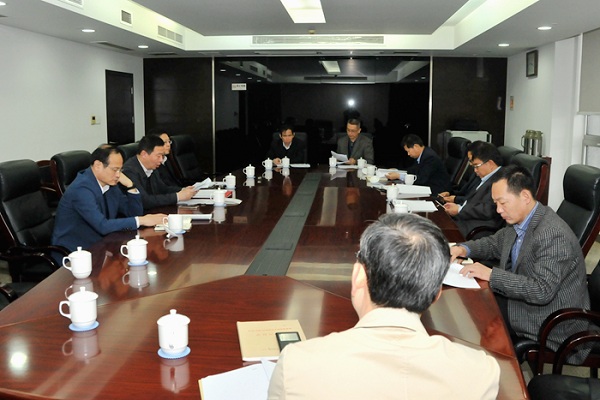 省住房城鄉(xiāng)建設(shè)廳黨組書(shū)記顧小平主持召開(kāi)廳黨組會(huì)議，專(zhuān)題學(xué)習(xí)黨的十八屆六中全會(huì)精神